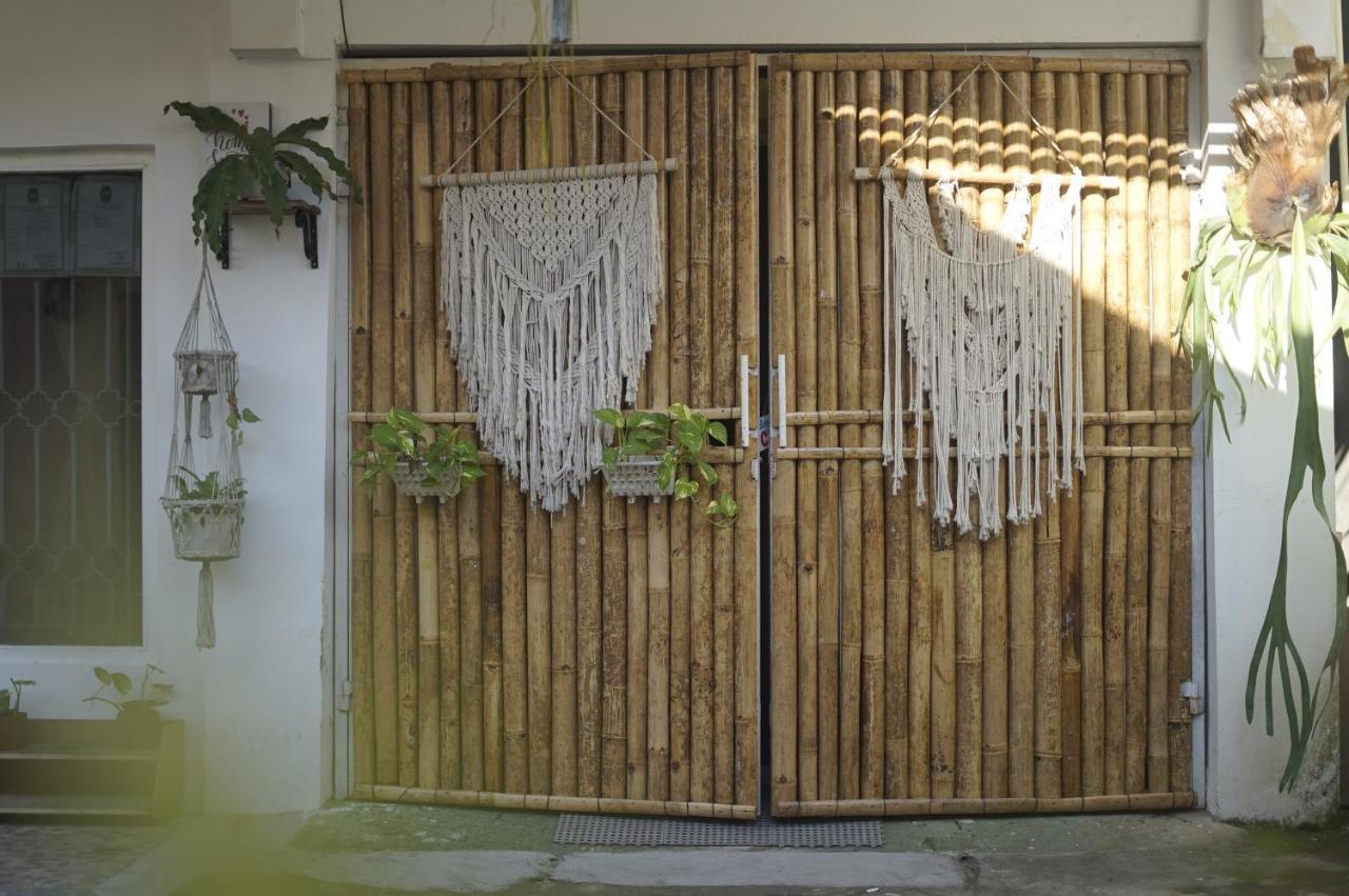 Oke Baik Hostel ยอกยาการ์ตา ภายนอก รูปภาพ