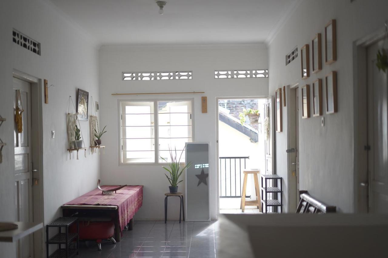 Oke Baik Hostel ยอกยาการ์ตา ภายนอก รูปภาพ