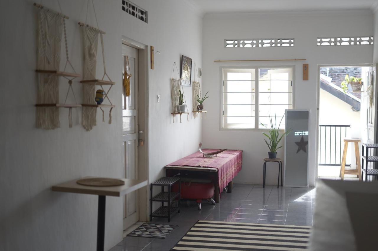 Oke Baik Hostel ยอกยาการ์ตา ภายนอก รูปภาพ