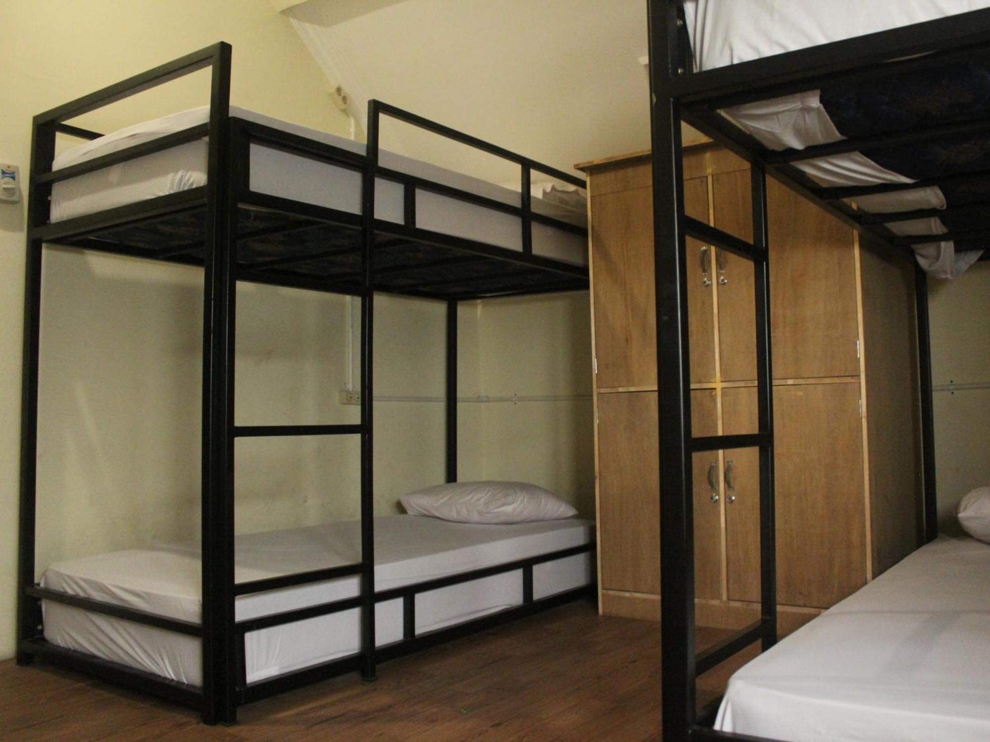 Oke Baik Hostel ยอกยาการ์ตา ภายนอก รูปภาพ