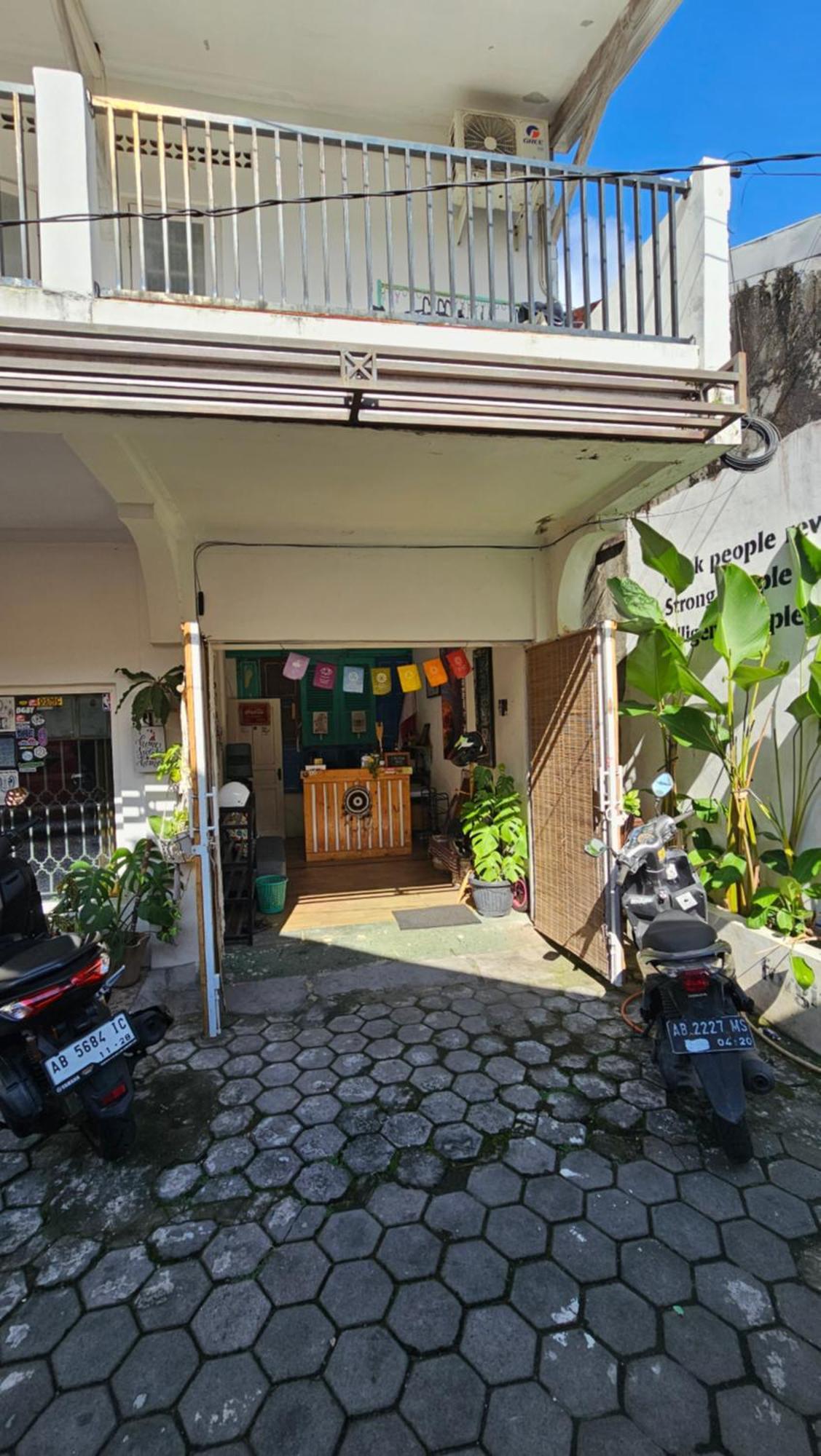Oke Baik Hostel ยอกยาการ์ตา ภายนอก รูปภาพ