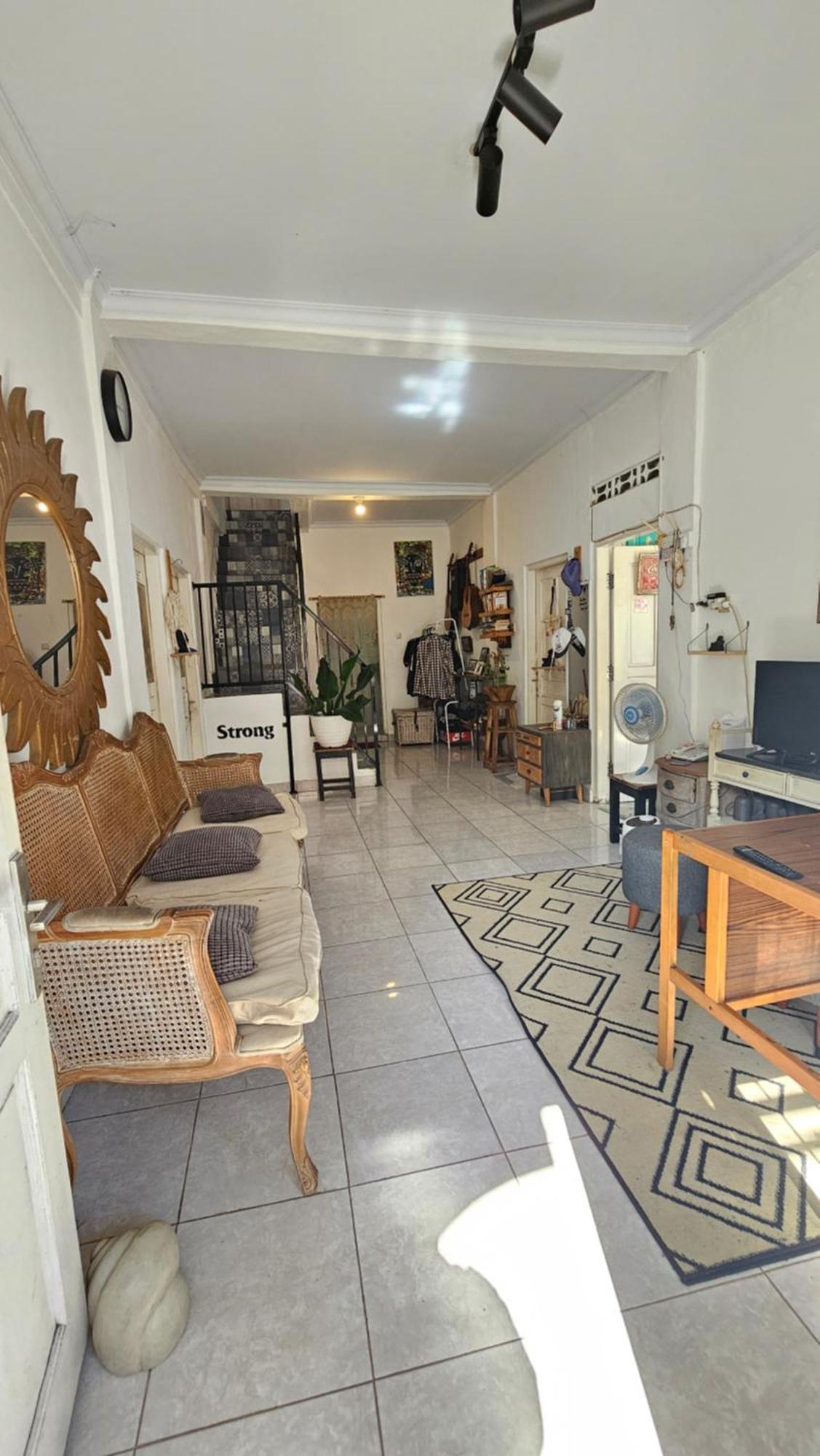 Oke Baik Hostel ยอกยาการ์ตา ภายนอก รูปภาพ