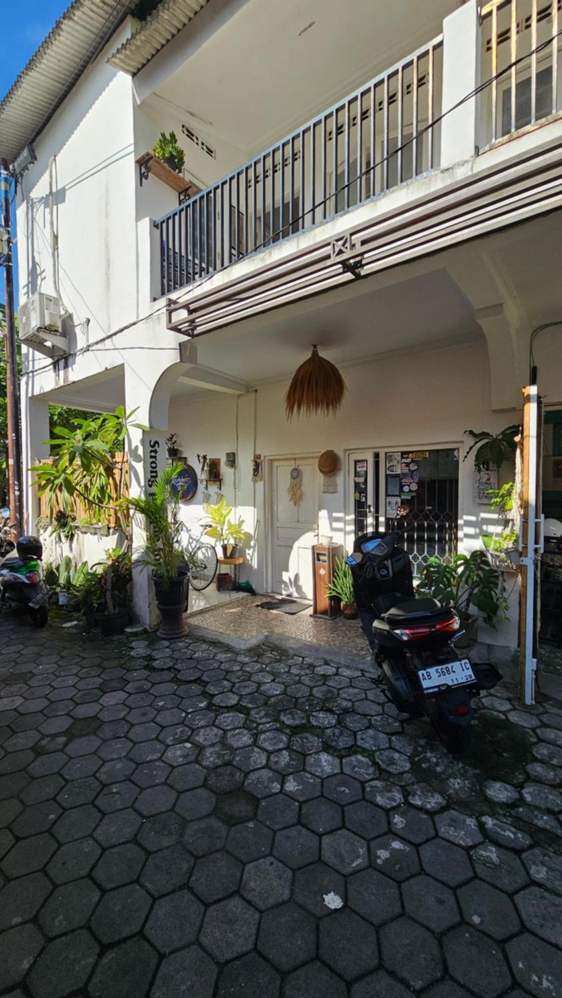 Oke Baik Hostel ยอกยาการ์ตา ภายนอก รูปภาพ