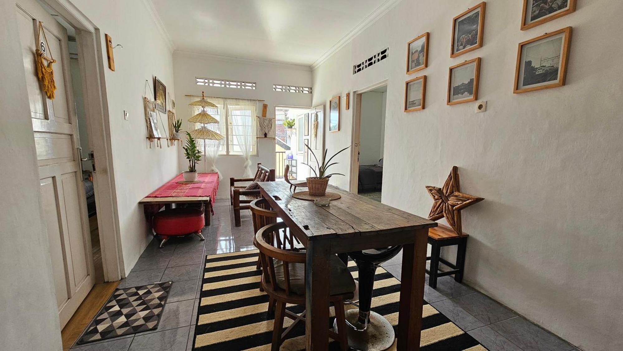 Oke Baik Hostel ยอกยาการ์ตา ภายนอก รูปภาพ