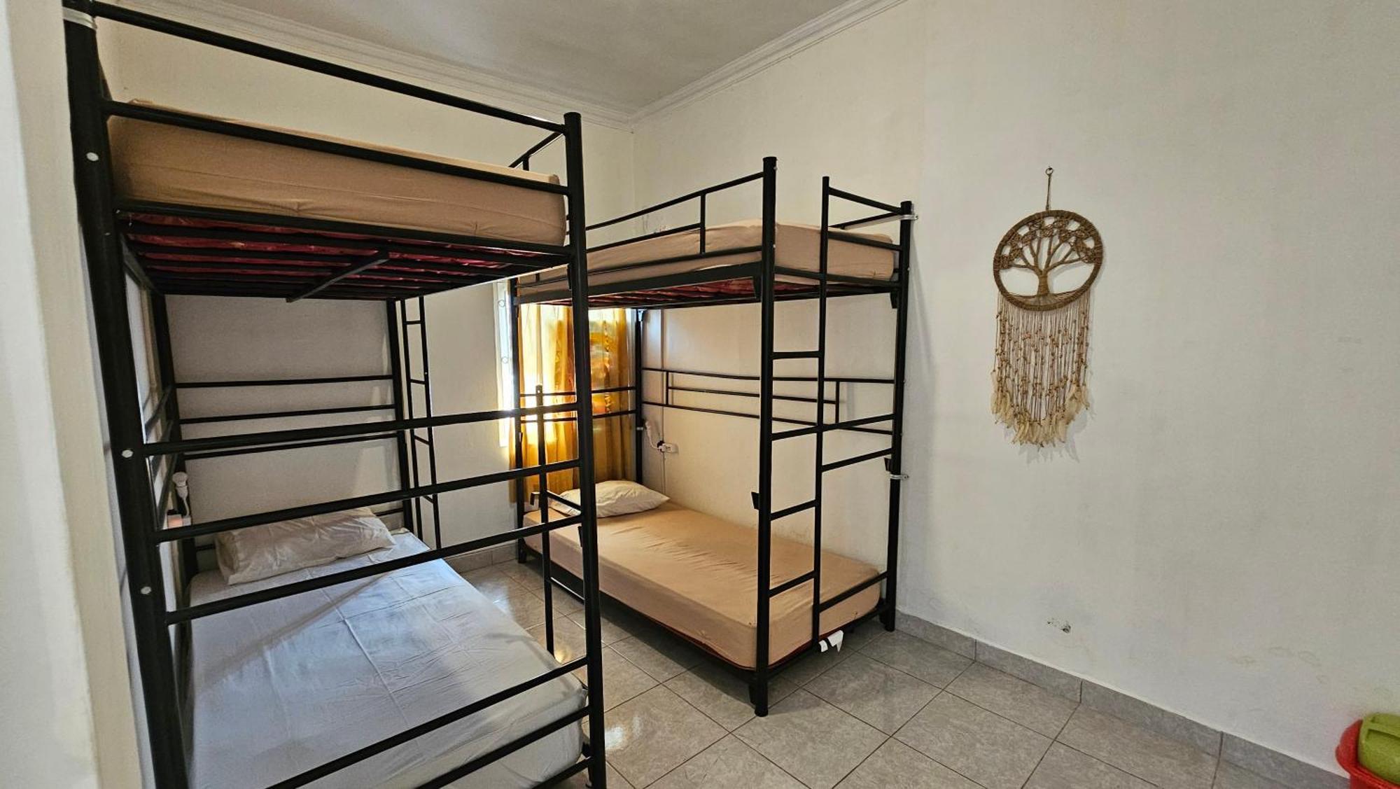 Oke Baik Hostel ยอกยาการ์ตา ภายนอก รูปภาพ