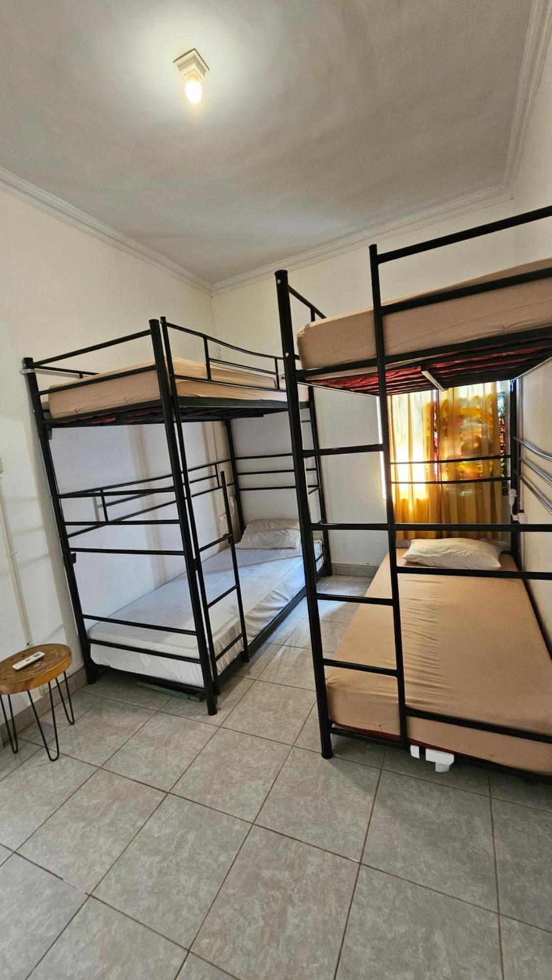 Oke Baik Hostel ยอกยาการ์ตา ภายนอก รูปภาพ