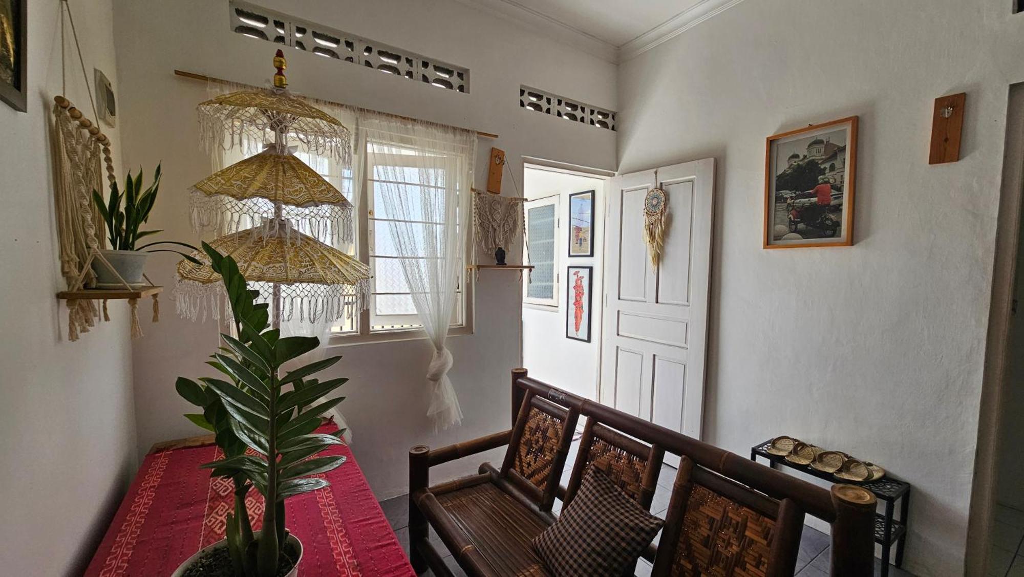 Oke Baik Hostel ยอกยาการ์ตา ภายนอก รูปภาพ