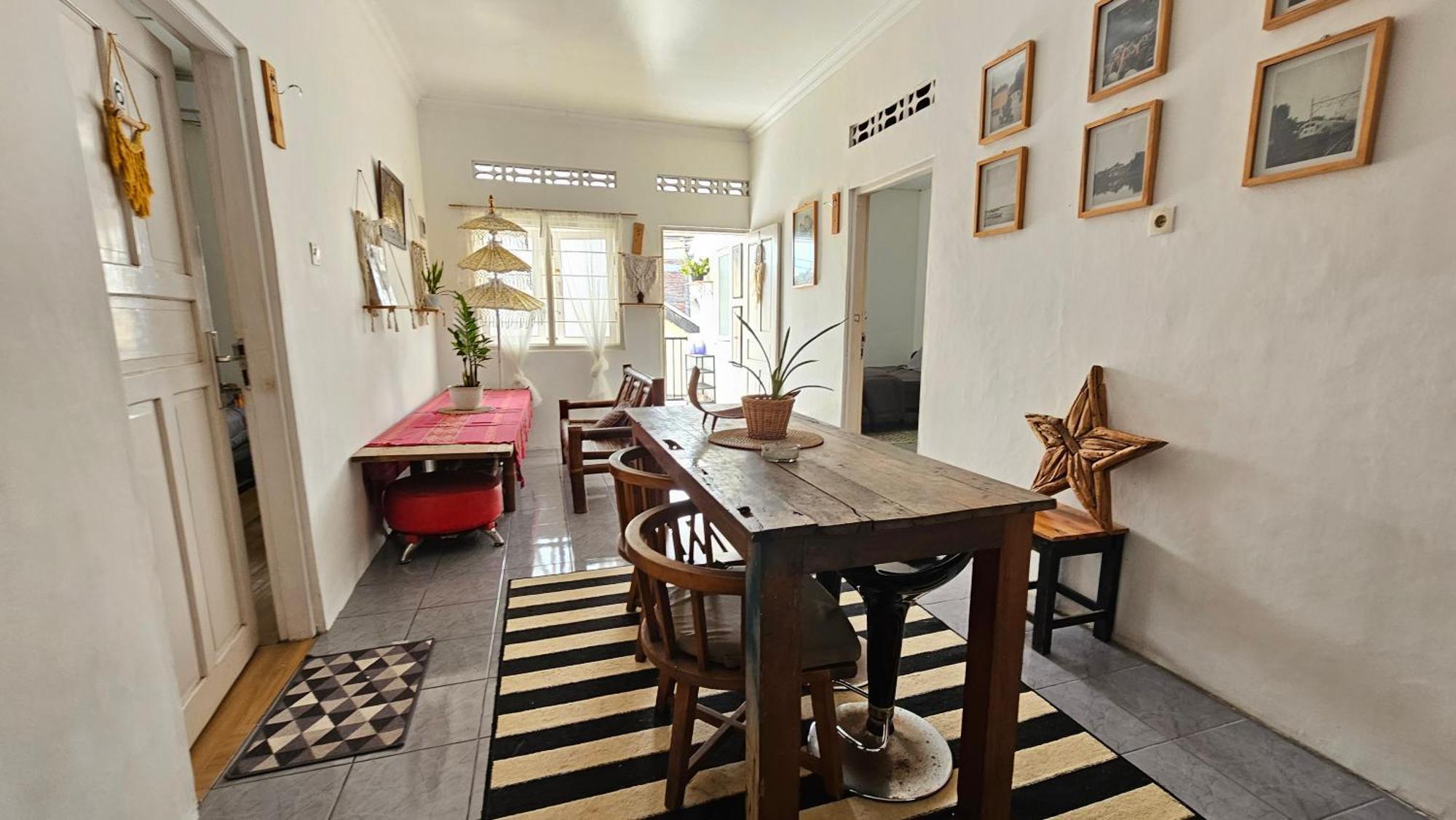 Oke Baik Hostel ยอกยาการ์ตา ภายนอก รูปภาพ