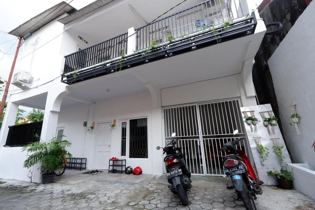 Oke Baik Hostel ยอกยาการ์ตา ภายนอก รูปภาพ